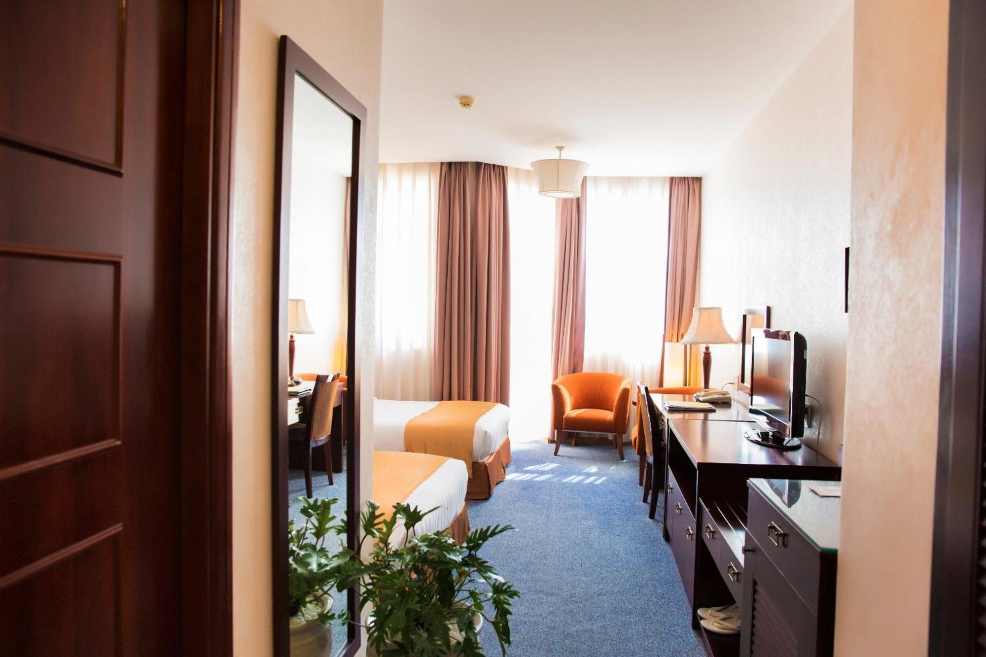 Dakruco Hotel Буон Ма Туот Екстериор снимка